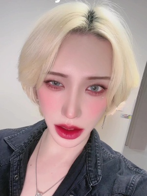 Lola (@lolaslands) on TikTok 