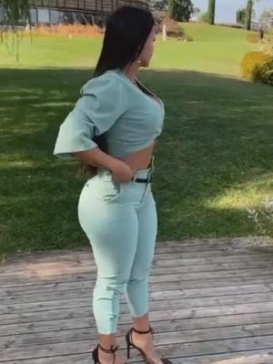 Esperando la hora del show🏟️🍑 @Paula Gómez - #twerkinglat #twerk #bailestiktok #tiktokbaileviral #bailecito #colombiana #twerkcolombia  | Country: PE