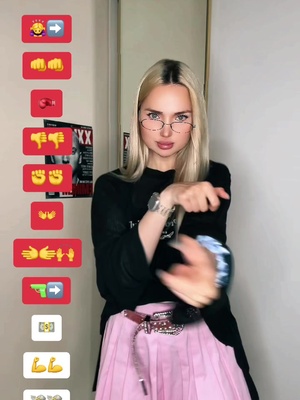 Pov: quando vc quer mostrar o biquíni novo mas tá com medo do tiktok bloquear seu vídeo Kakaka Dc: @becaa_silva (é só um biquíni e uma blusa tiktok🤡) 