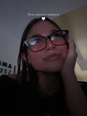 Geneva Cruz (Live!) Inside her Room http://www.facebook.com/genevacruzofficial at 6pm TONIGHT!!!