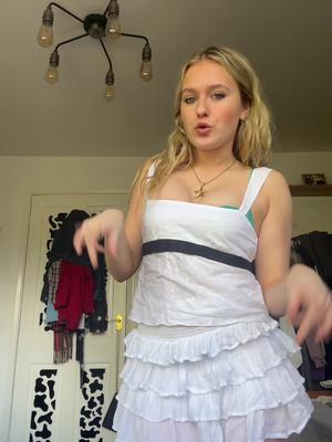 chloe ??✨'s short video with ♬ #HotSeat