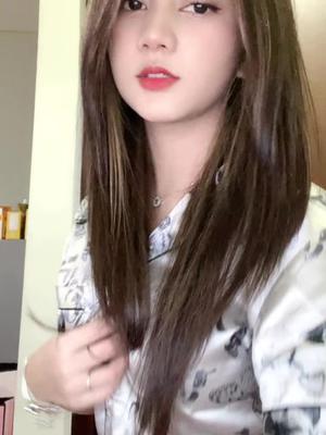 downloaded chinese tiktok (#douyin) today & WOW. ib: @elly.xia ❤️ #chinesestreetfashion #chinesetiktok #FashionFavorites | Country: US