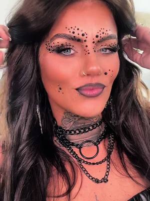 Twitter: lilpixiekitten #baddragongirl #lilpixiekitten #fyp #sizequeen #mattressactress #fantasytoys  | real freckles with lashes | Country: GB